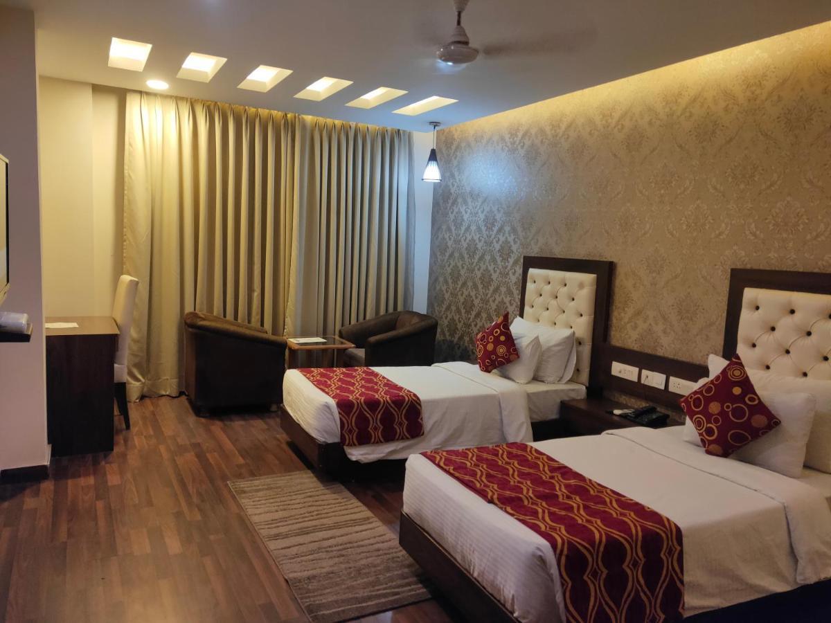 Hotel Jsr Continental Dehradun Exterior foto