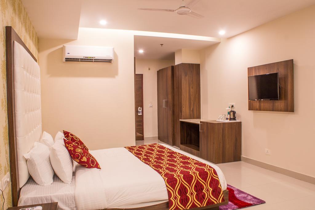 Hotel Jsr Continental Dehradun Cameră foto
