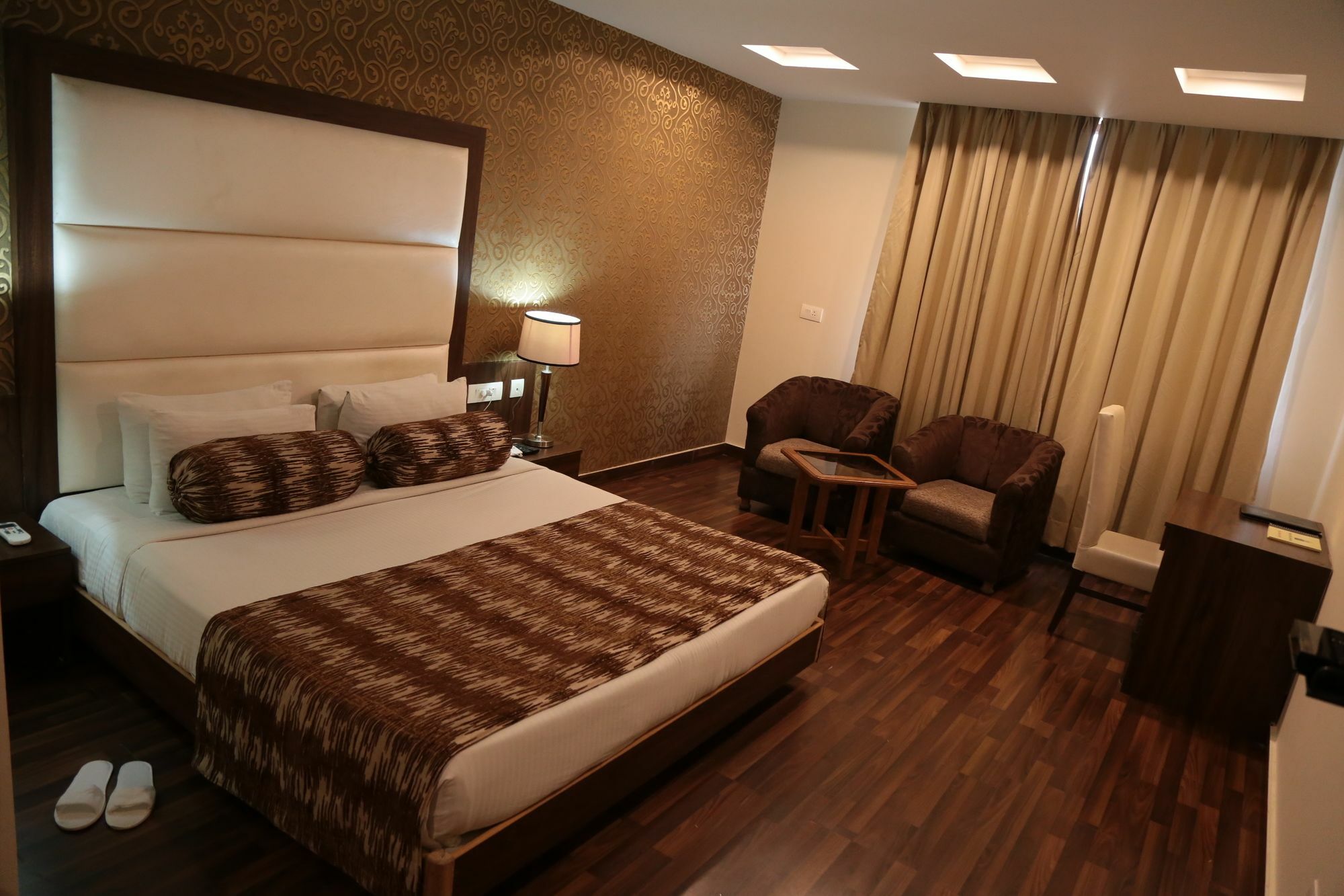 Hotel Jsr Continental Dehradun Exterior foto